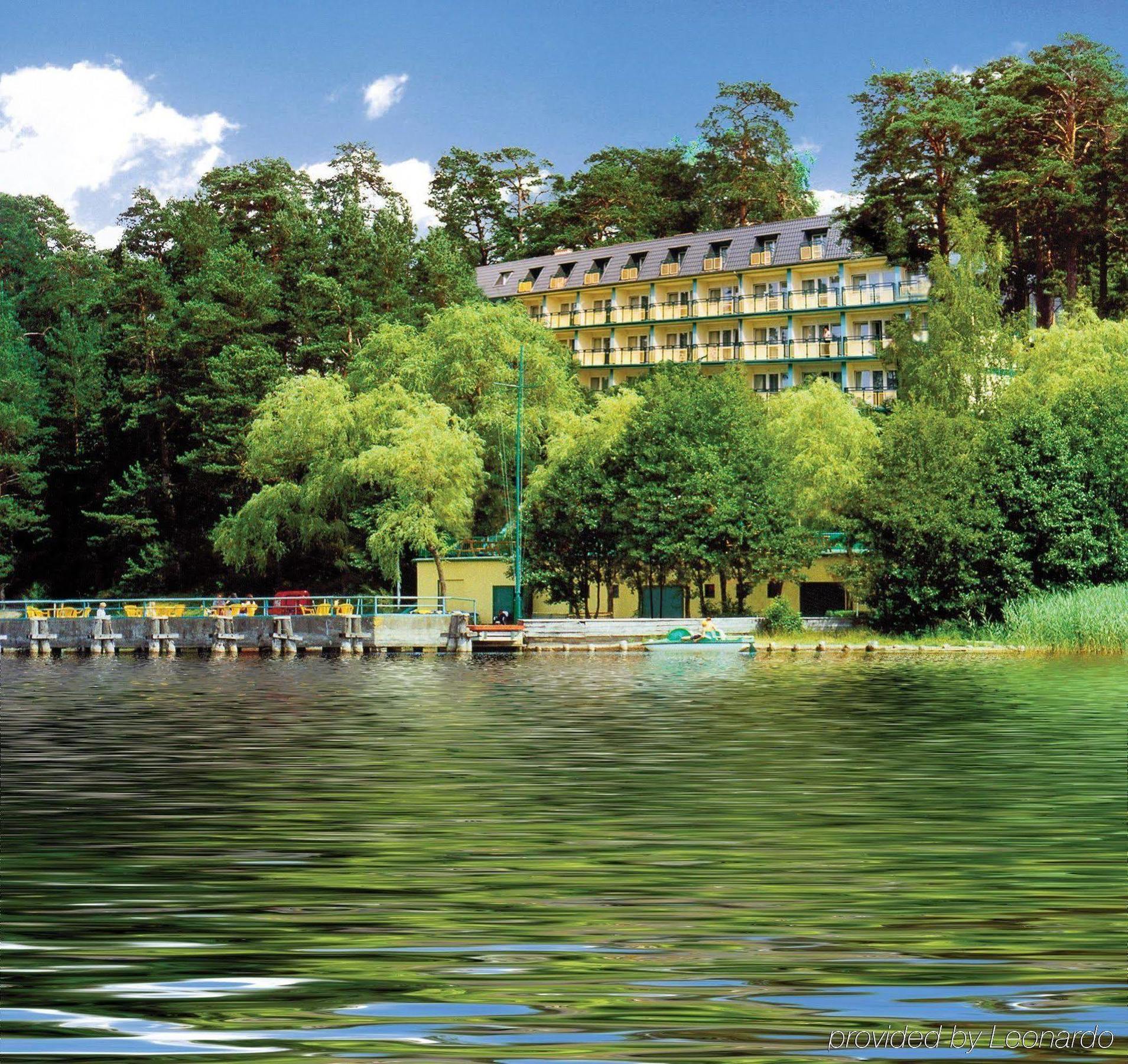 Hotel Warszawa Spa & Resort アウグストゥフ エクステリア 写真